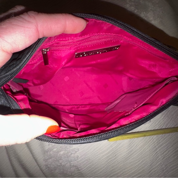 Donald Pliner Black Leather Shoulder Bag - Picture 9 of 10